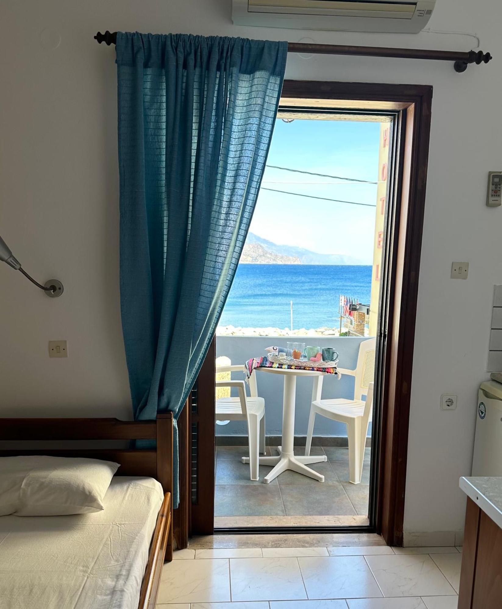 Bonatsa Rooms Palaiochora Eksteriør billede